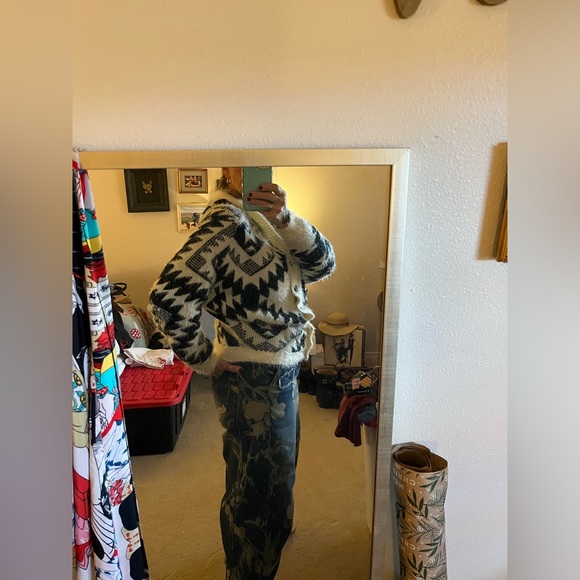 Black and Cream Geometric hooded Cardigan - Picture 2 of 5